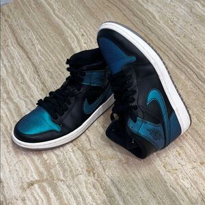 Black and Teal High-Top Jordan 1’s (🚨want trades for size 10 men’s!🚨)